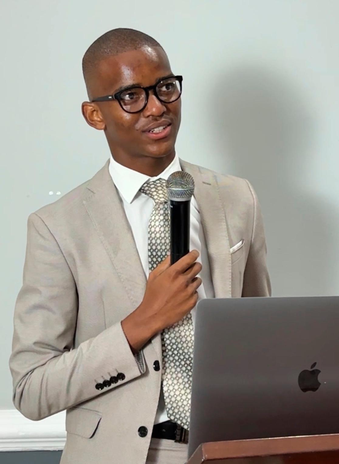 Sethu Ndlovu presenting with MacBook, Yander Acquisition